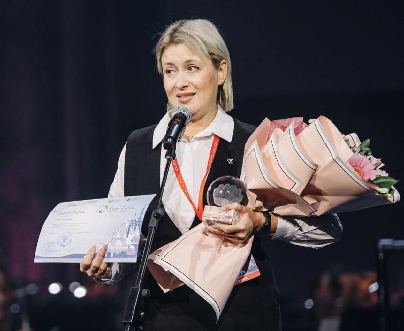 также школьники. получил пятерку в школе. цыдыпова елена батожаргаловна. всероссийского конкурса конкурса « учитель года россии». лучший учитель страны.